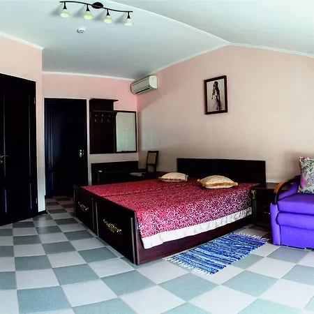 Dergachov Guest House Zhukovtsy Exterior photo